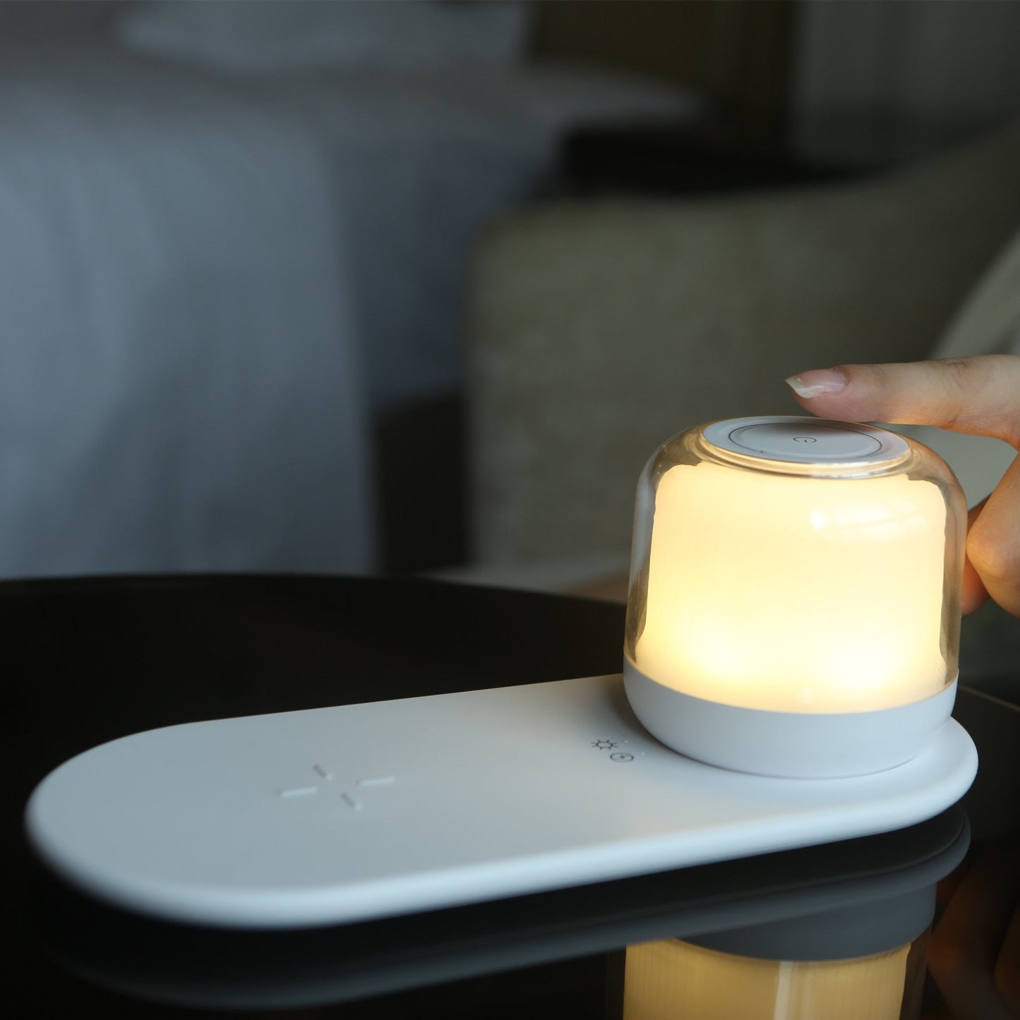 Bedside Lamp With Wireless Charger